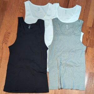 Gap Set of Four Tank Tops Size XL Black, White, and Gray New